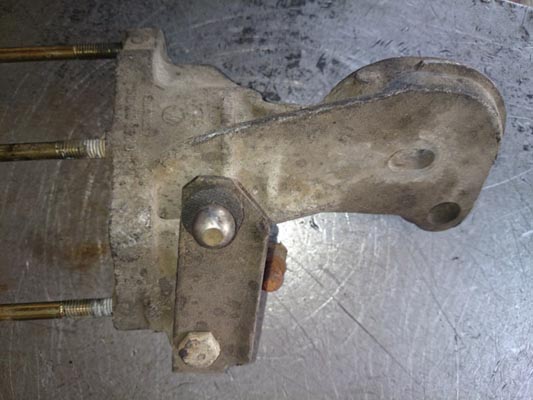 VOLKSWAGEN POLO CLASSİC ŞANZIMAN BRAKETİ 1H0199253D (1)